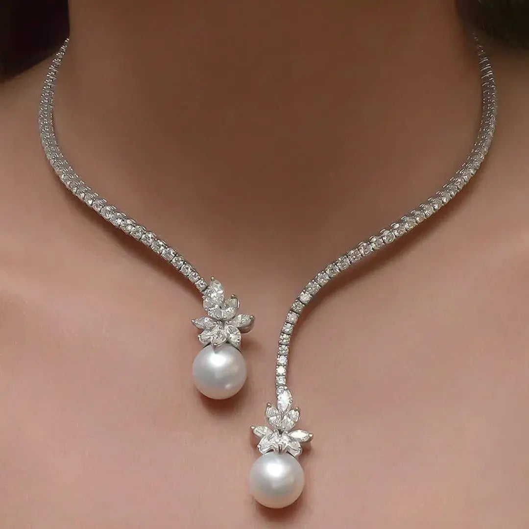 Elegant Glittering Necklace with Pearls in Sterling Silver