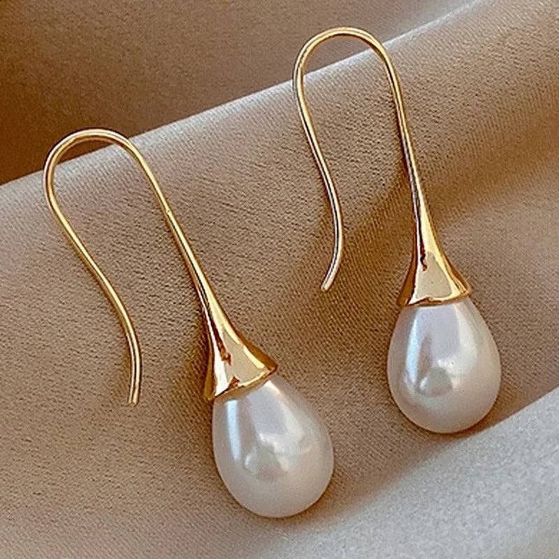 Classic Pearls Helena Earrings