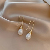 Classic Pearls Helena Earrings